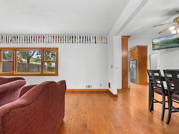 3rd image of 11219 Evans St