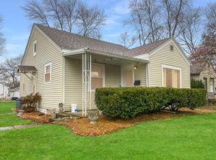 422 E 6th St, Flora, IL 62839