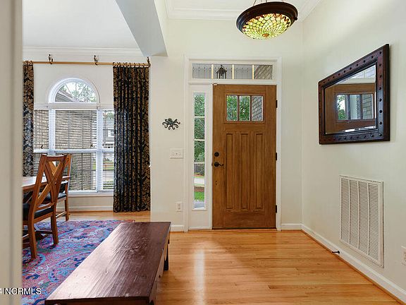 2nd image of 35 Bedford Cir