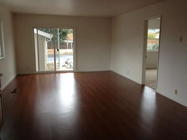 118 N Taaffe St — Photo 6