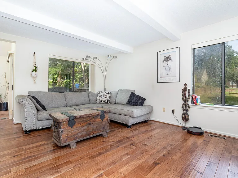 20 Reed Ct — Photo 2