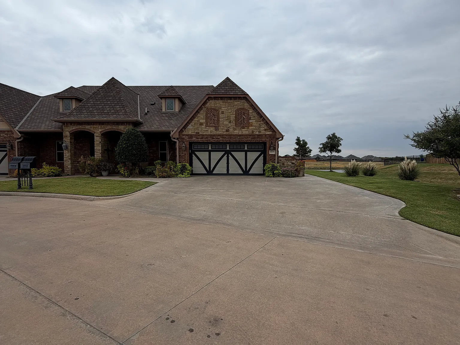 3 bed, 2001 sqft, $3,000 — Photo 3