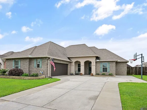 6211 Soaring Dr, Gonzales, LA 70737