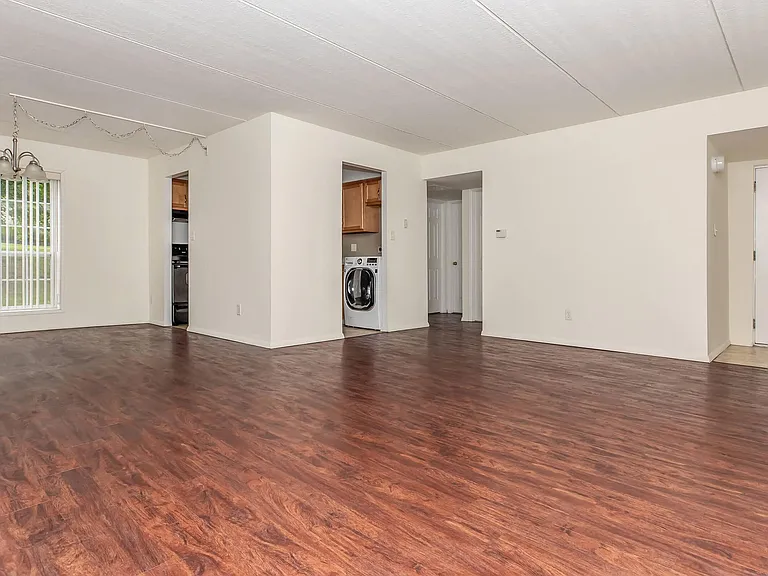 Lansing West Apartments — Photo 30