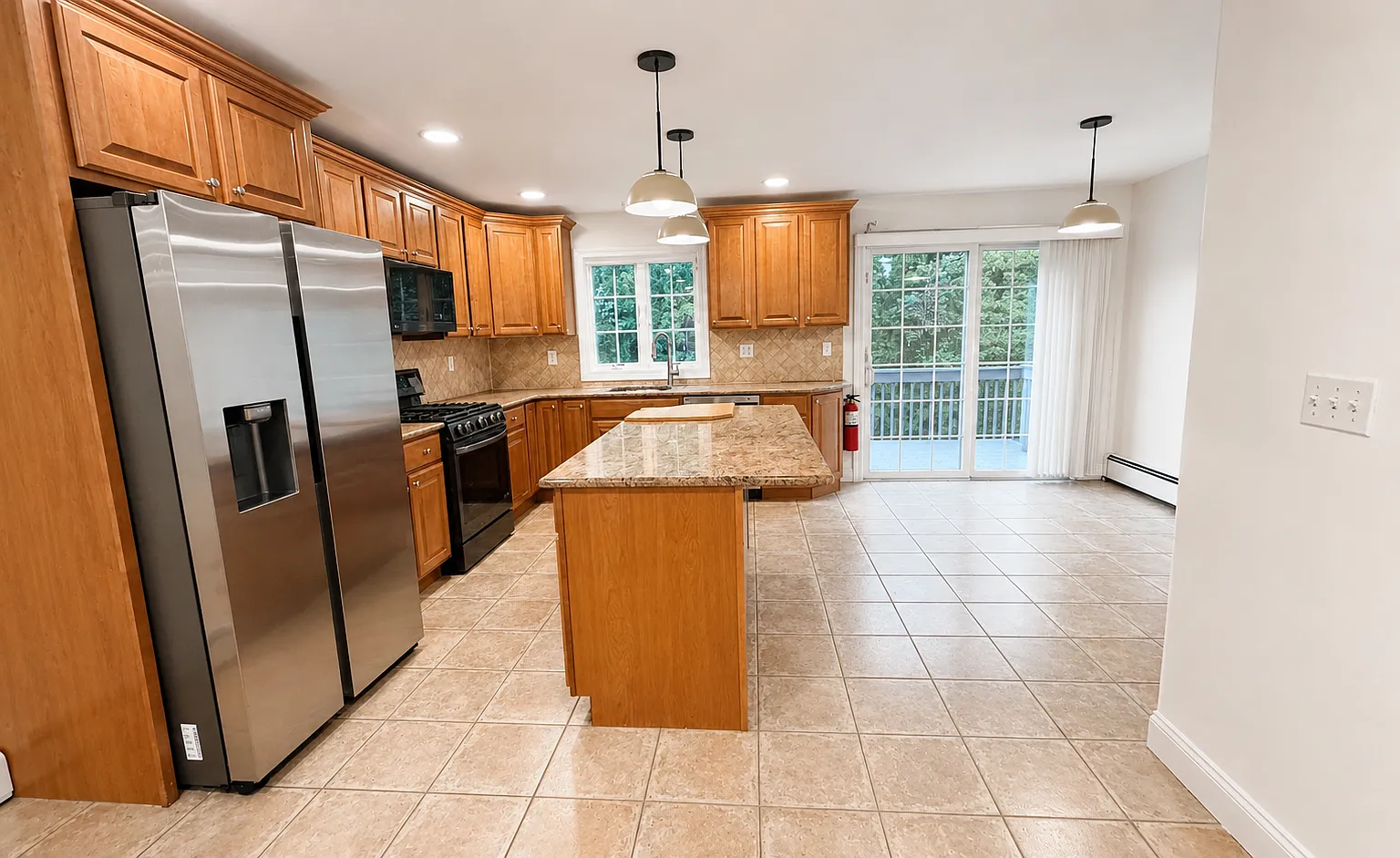3 bed, 3.5 bath, 2084 sqft, $4,900 — Photo 4