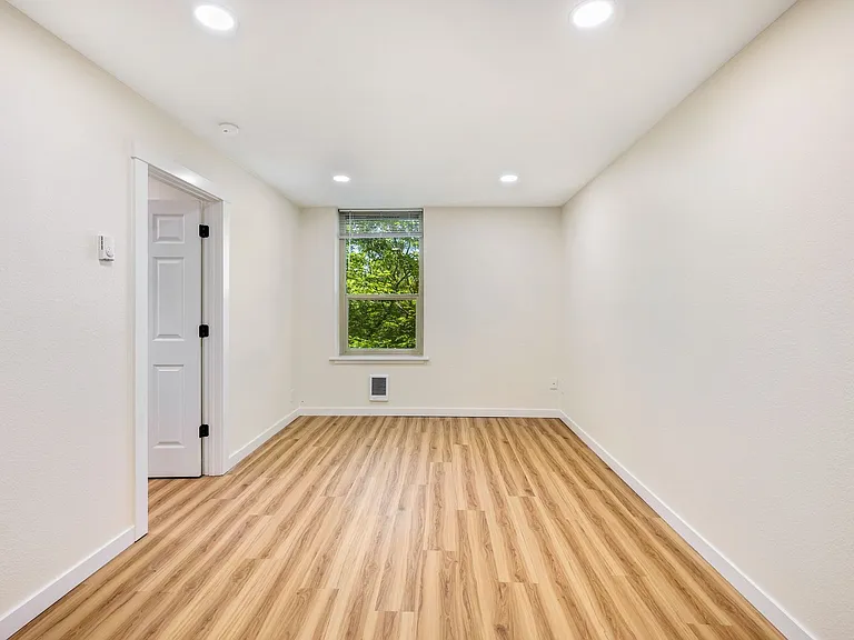 Belcourt Apartments — Photo 15