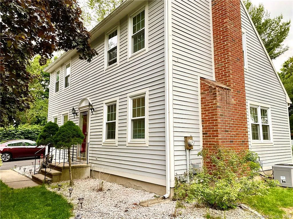 Building Photo - 1 Lakewood Dr #1