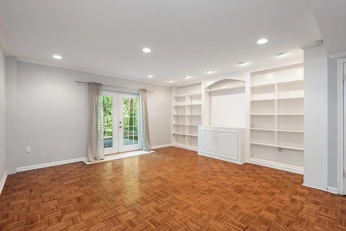 Building Photo - 3636 Taliluna Ave #304