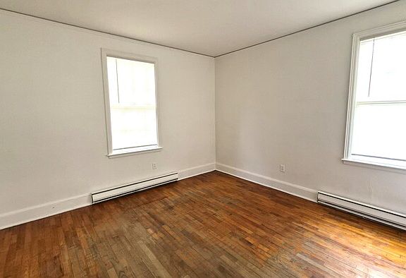 4th image of 19 Woodlawn Ave #1
