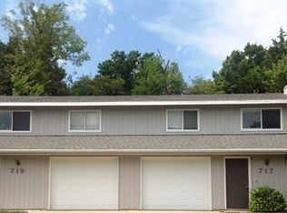 717 Ridgewood Dr, Manhattan, KS 66502