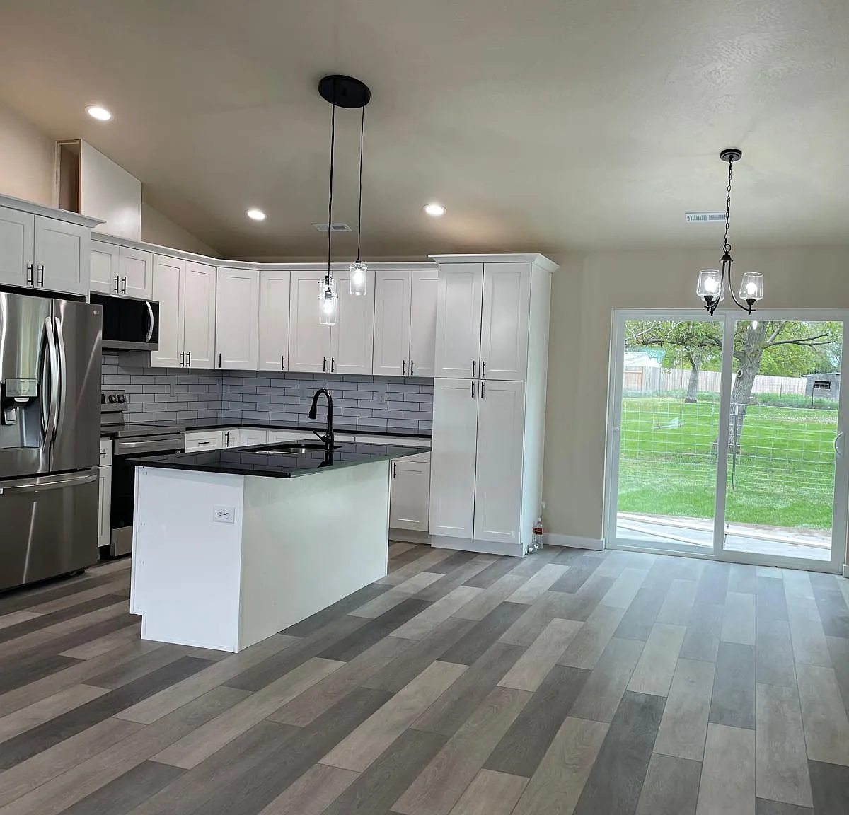 3 bed, 1456 sqft, $2,295 — Photo 1
