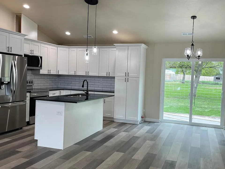 250 NW Jewell Ct