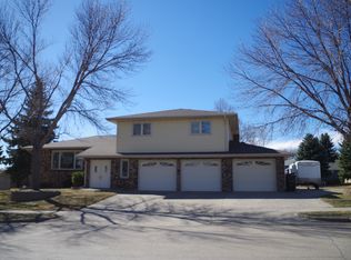 1320 Northview Ln, Bismarck, ND 58501