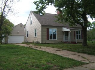 8230 Shawnee St, De Soto, KS 66018