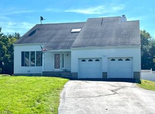 9 Delaware Dr, Milford, NJ 08848