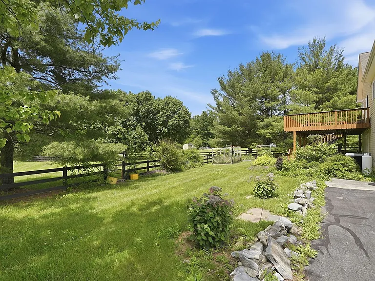 131 Stonedown Ln — Photo 22