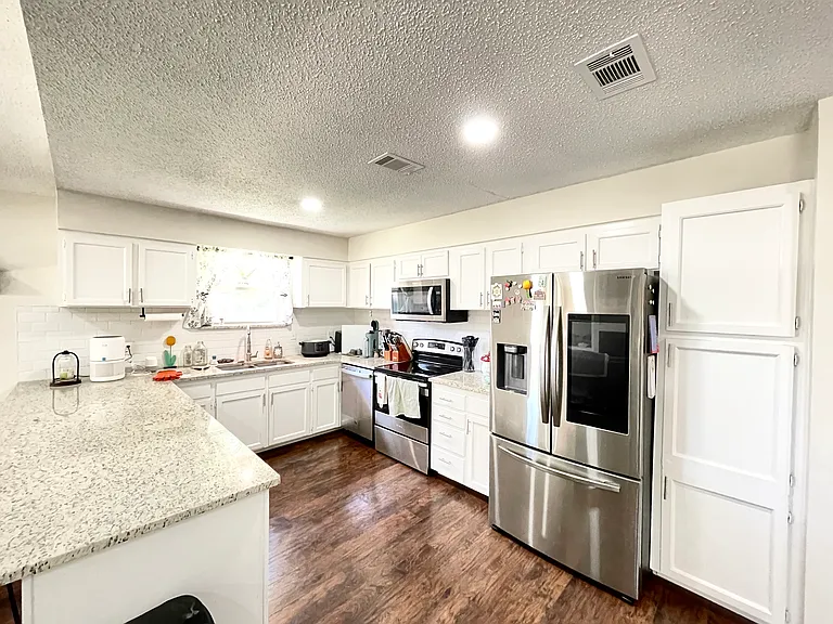 22733 Creekwood Dr — Photo 4