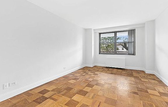4th image of 6120 Grand Central Pkwy #200