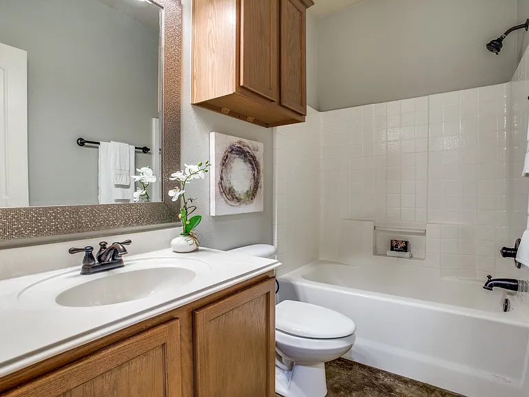 Walking distance to TCU! Cute 4-bedroom home. Bathroom 1.
