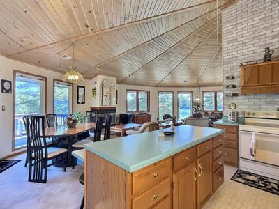 813 E Silver Lake Rd, Eagle River, WI, 54521