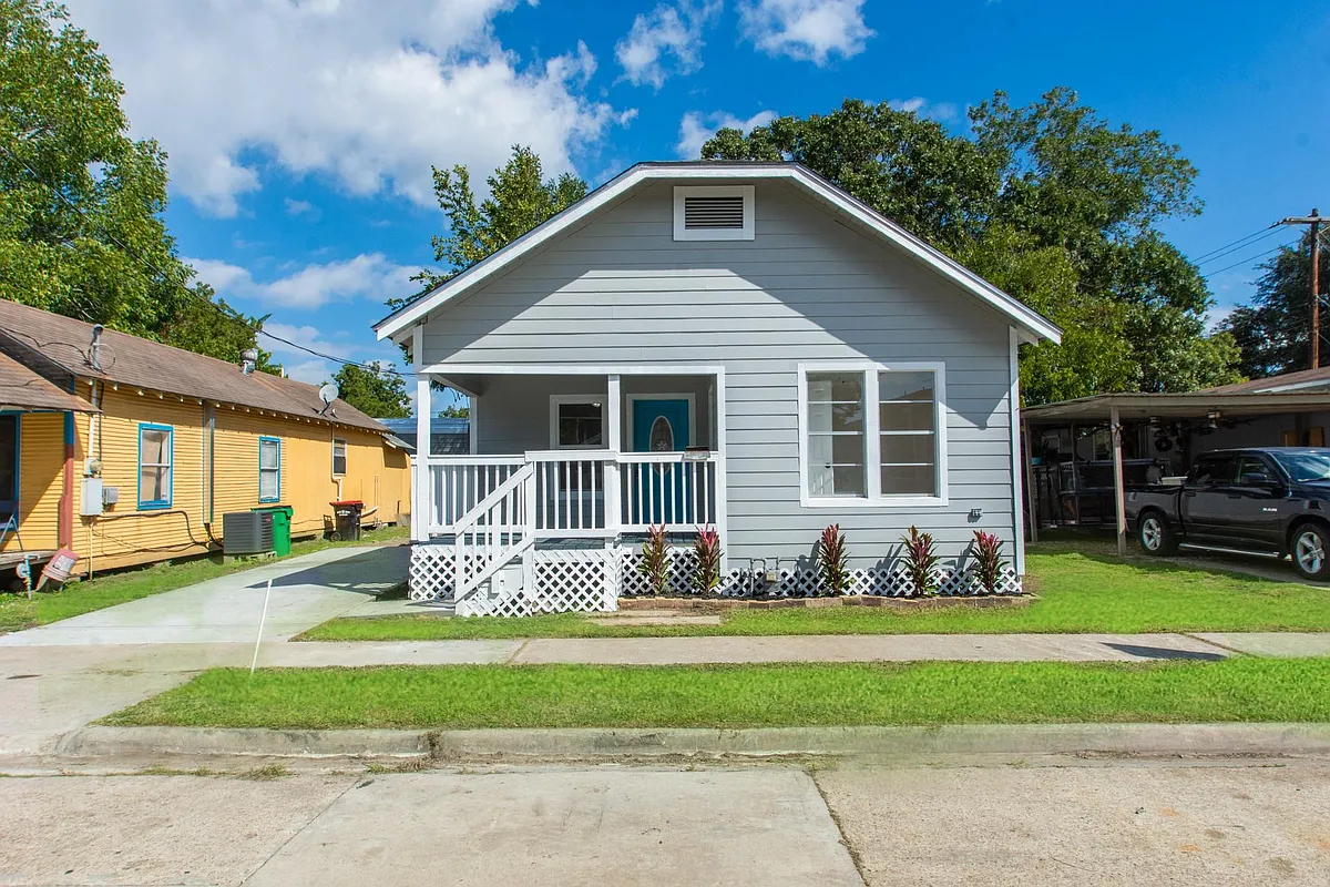 Building Photo - 320 E Murrill St