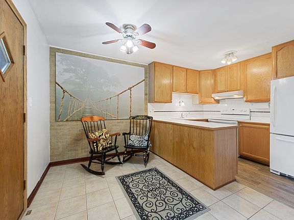 4th image of 2204 Arbor Cir APT 4