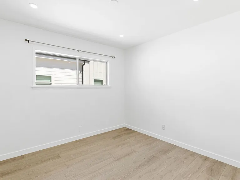 17418 Califa St — Photo 23