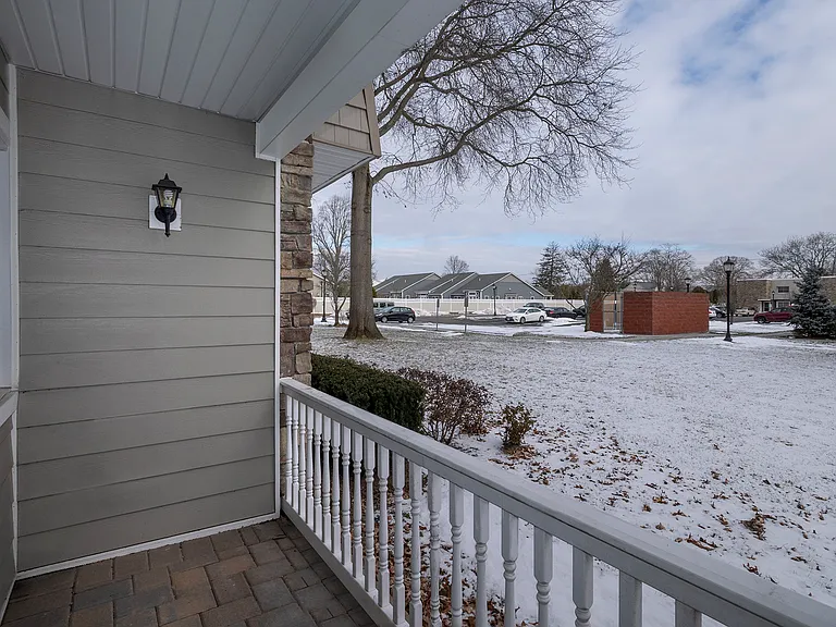 Fairfield Estates At Bohemia — Photo 30