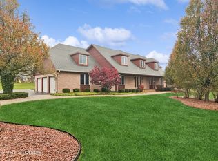 33 Mark Dr, Hawthorn Woods, IL 60047