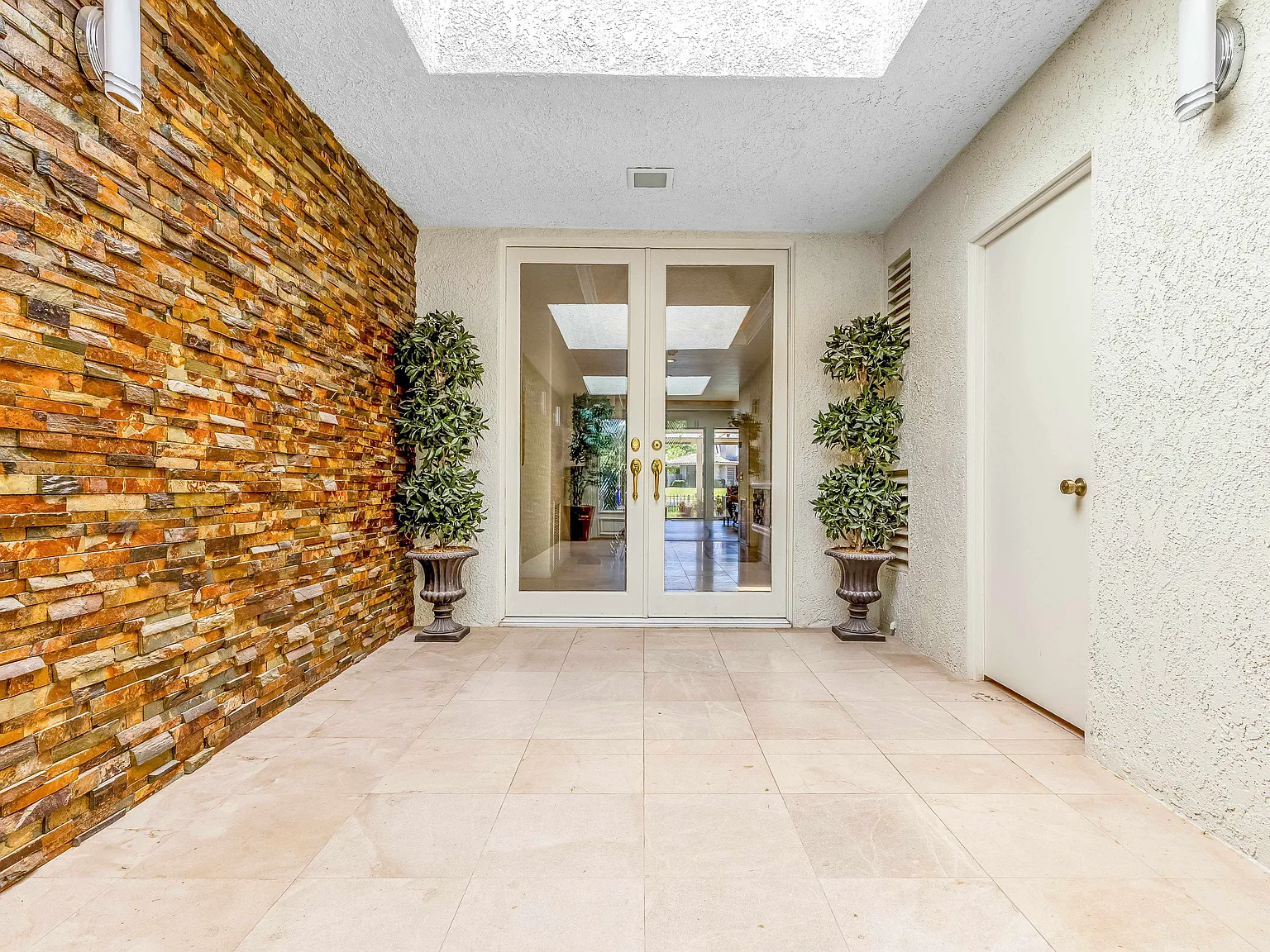 2 bed, 2.5 bath, 2535 sqft, $4,950 — Photo 4