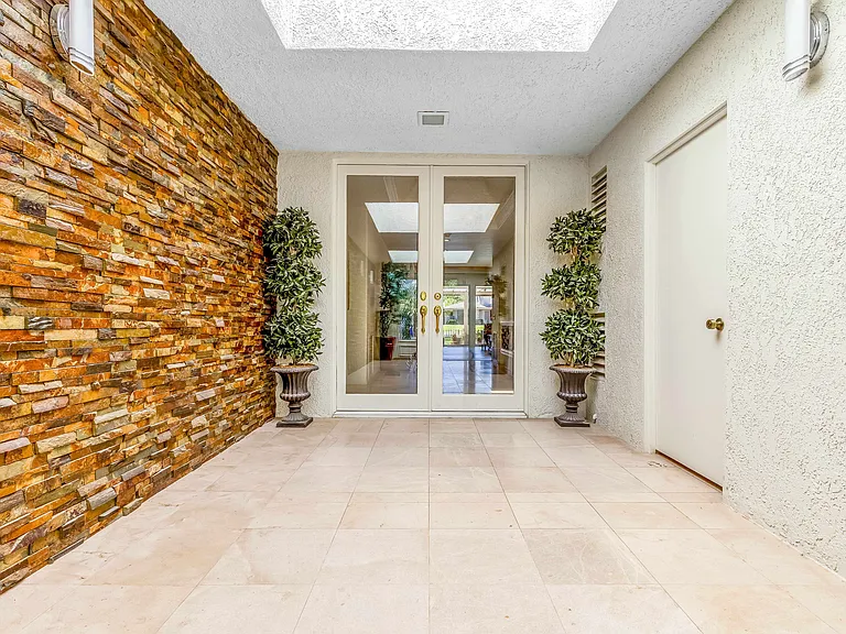 6 Colgate Dr — Photo 4