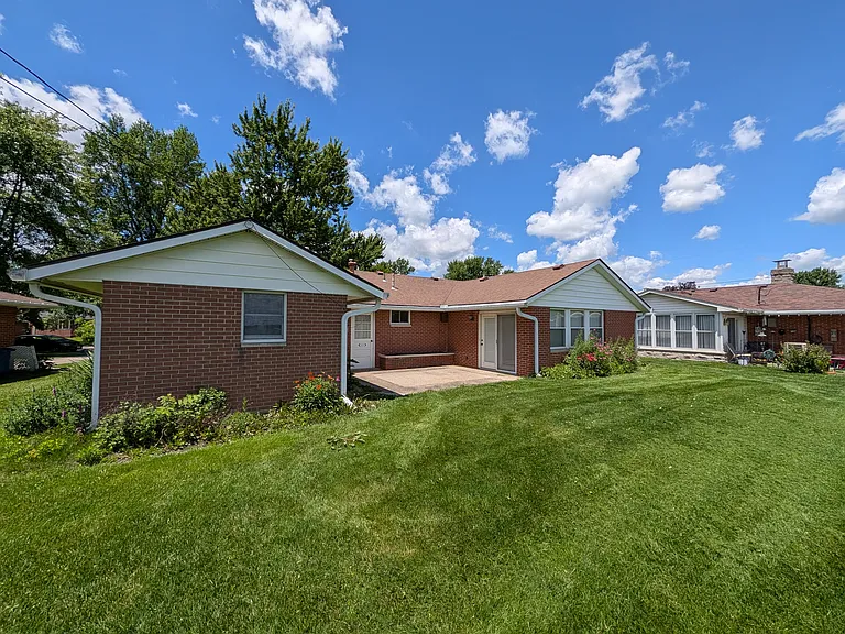 302 Kenyon Dr — Photo 4