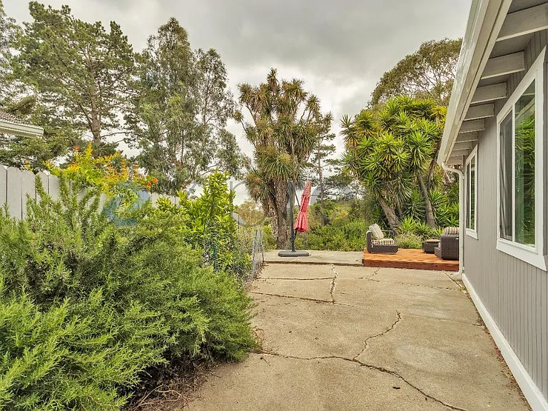 717 Pebble Dr — Photo 29