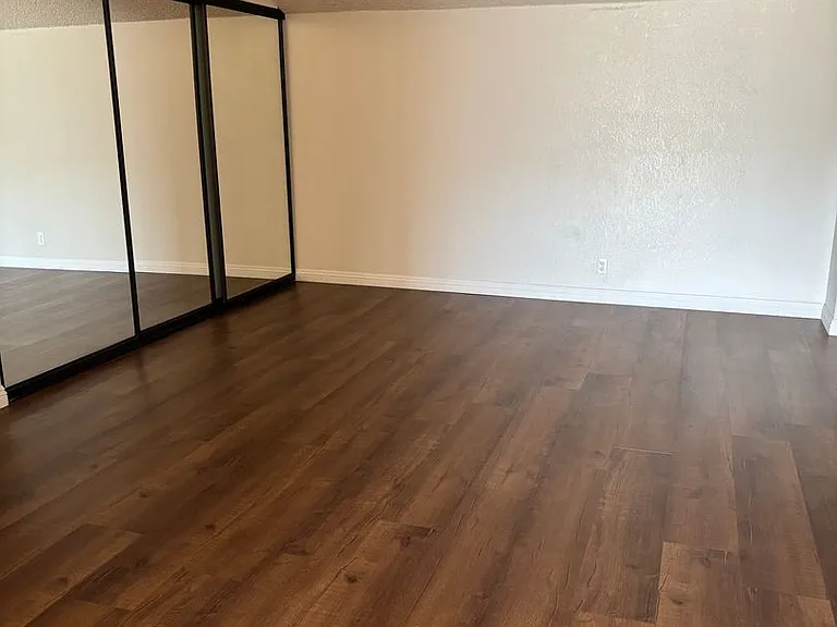 Spacious 1-Bed Apartments in Gated Tujunga Community — Photo 22