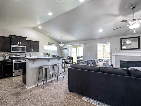 4th image of 4109 Nitinat Ln