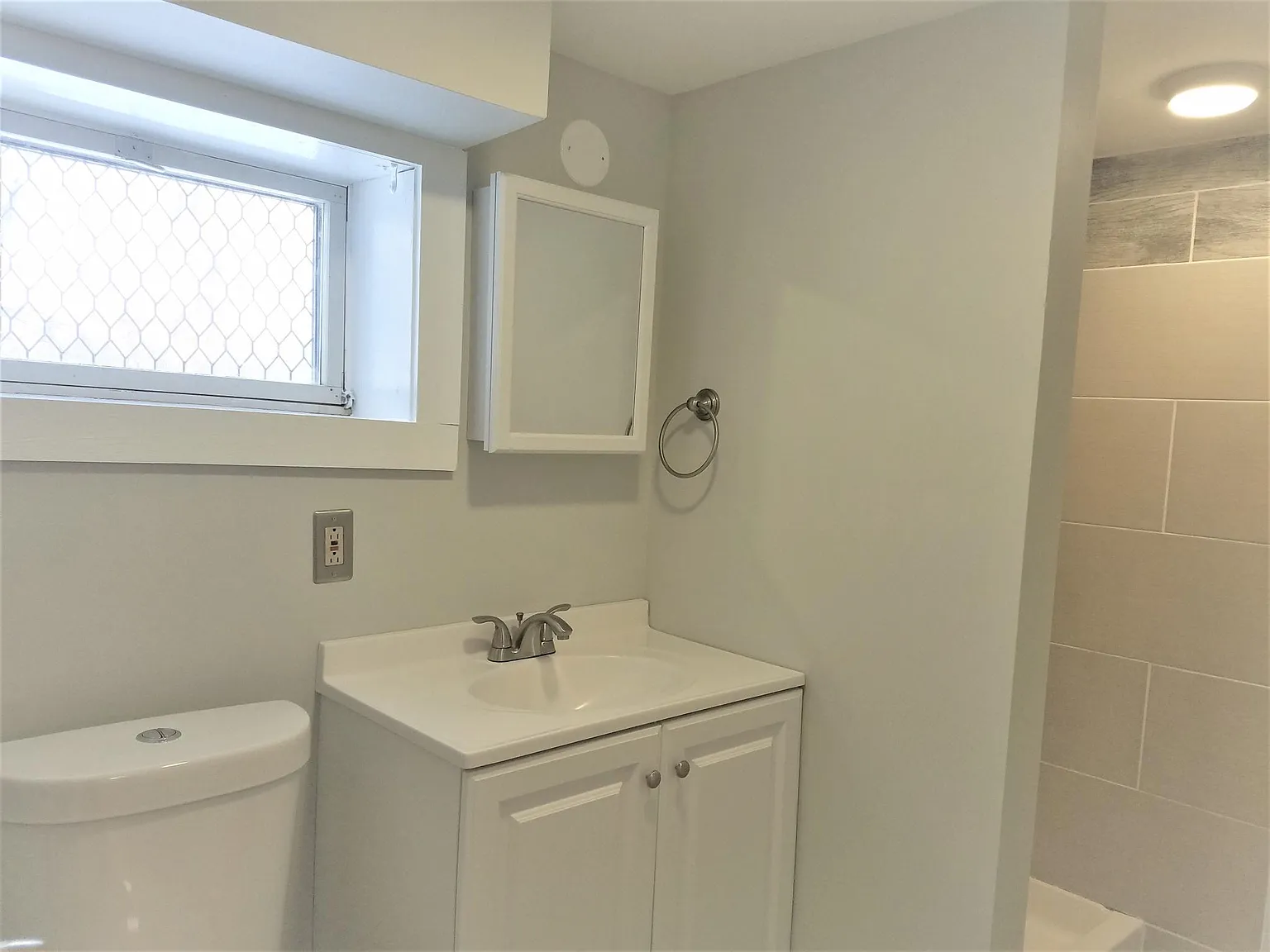 1 bed, 800 sqft, $1,050 — Photo 3