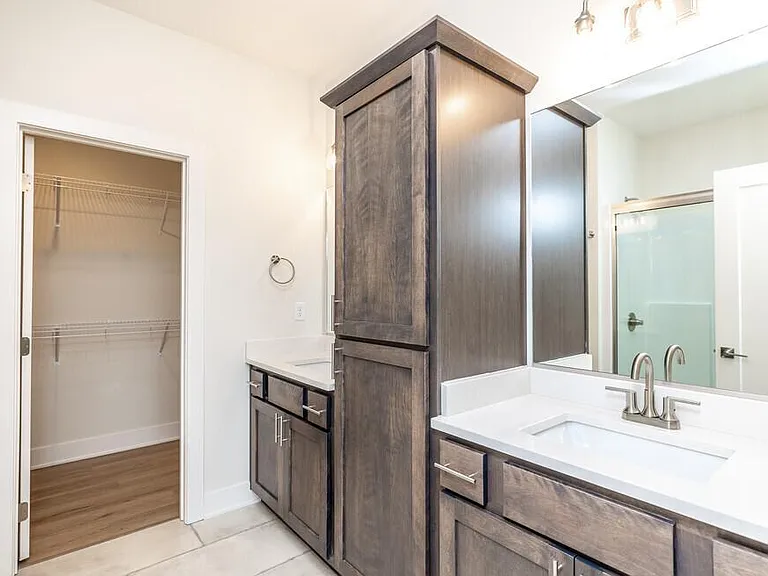 Platinum Pointe — Photo 10