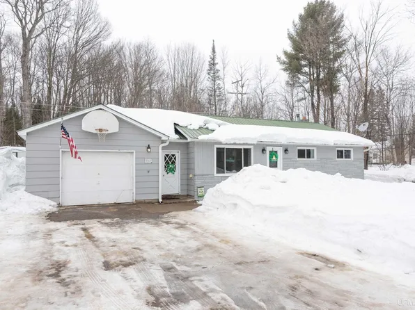 125 Lawrence Ave, Ishpeming, MI 49849