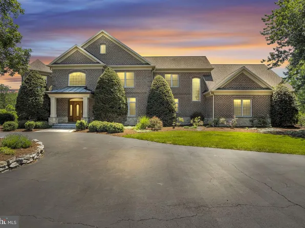 3 Conestoga Ln, Mechanicsburg, PA 17050