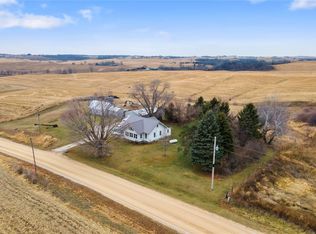 11401 20th Ave, Wyoming, IA 52362