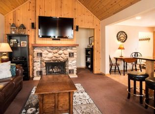 N1366 Sunnyside Dr, Fontana, WI 53125