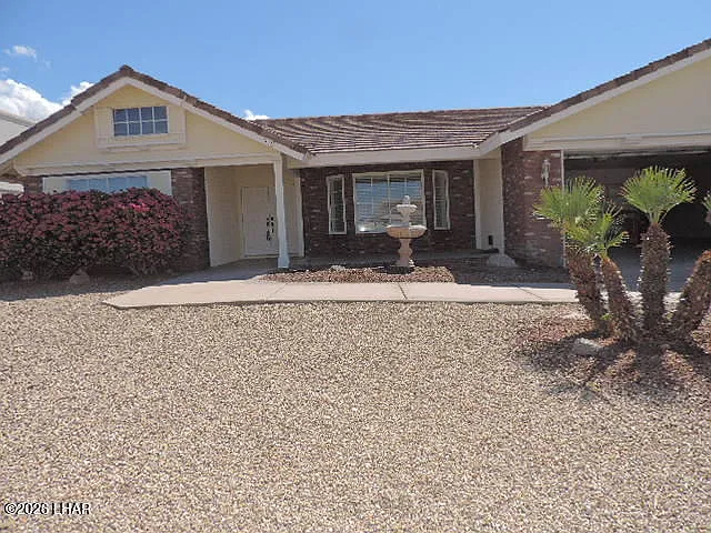 3 bed, 2.0 bath, 1942 sqft, $2,200 — Photo 2