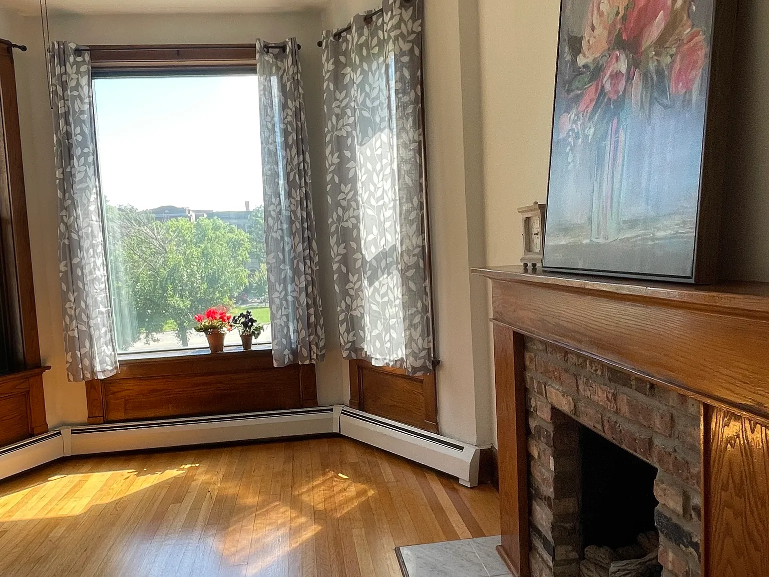 3 bed, 1100 sqft, $2,900 — Photo 2