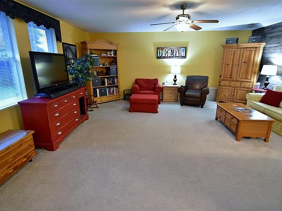 3rd image of 1682 Westbury Dr