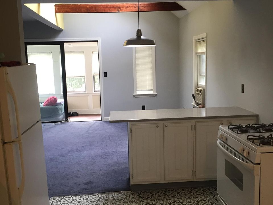 2nd image of 70 Florence St