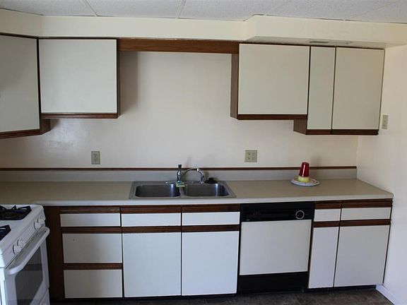 4th image of 921 W Donaldson Ave