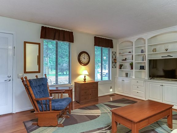 4th image of 321 Farmers Ln