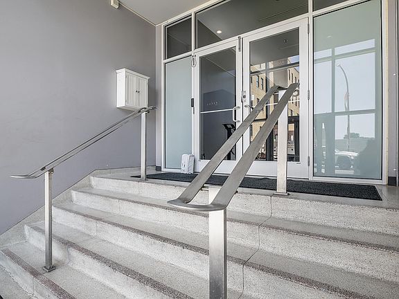 2nd image of 1511 Locust St APT 706