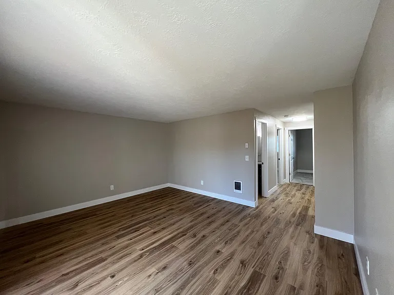 708 Browning Ave S #16 — Photo 12