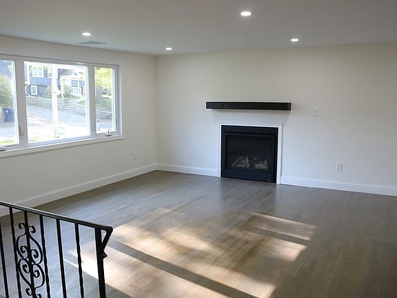 4th image of 12 Flintlocke Dr